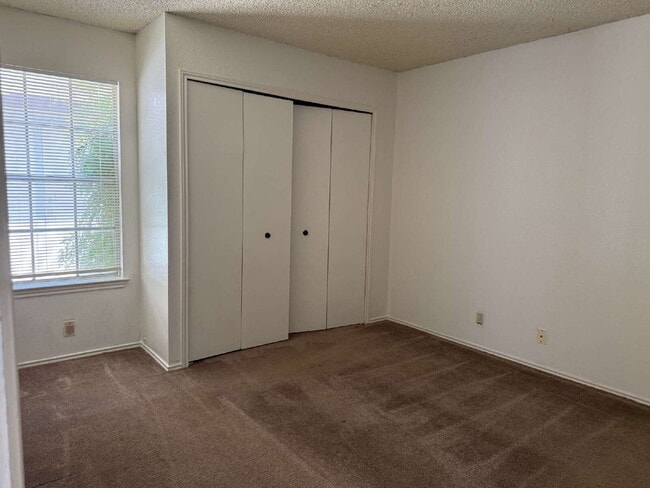 Building Photo - Affordable Three Bed/Two Bath in Leon Vall...