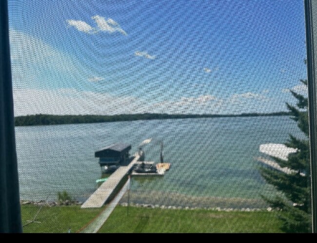 Building Photo - Stunning Lakefront Home
