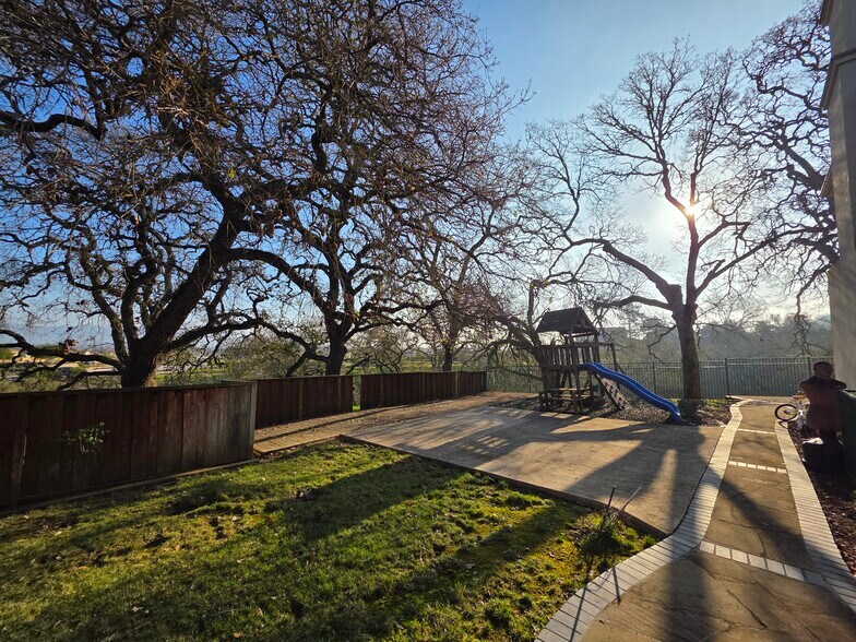 Building Photo - 1850 Ballybunion Dr