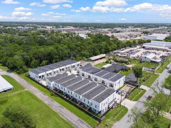 Building Photo - 4509 Whitney Pkwy