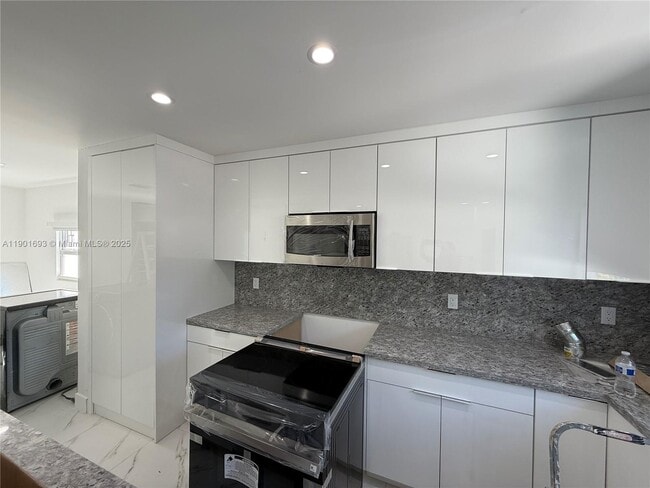 Building Photo - 2313 SW 60th Ct
