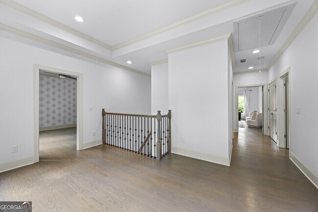 Building Photo - 1742 Helen Dr NE