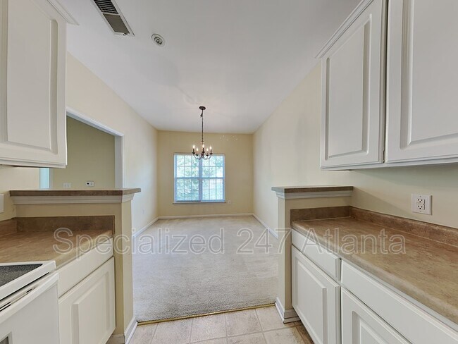 Building Photo - 3300 Dogwood Dr