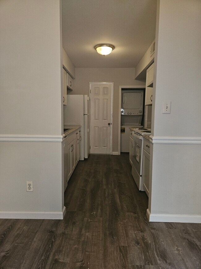 Building Photo - 3 Ethan Allen Ct