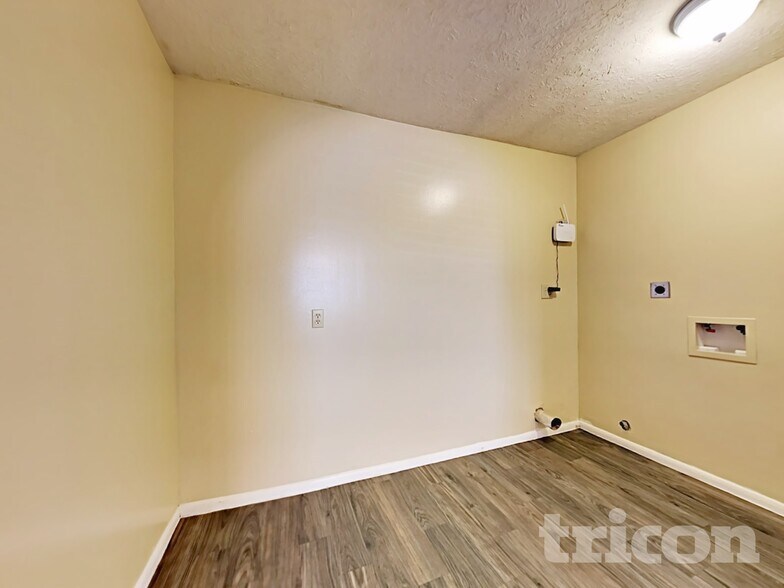 Building Photo - 4302 N 79th Ave