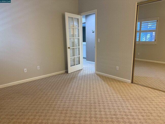 Building Photo - 600 Bourne Ct