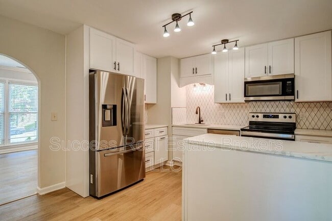 Building Photo - 4734 N Springs Rd NW