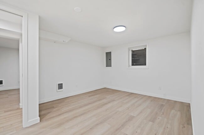 Building Photo - 5529 S 149th St