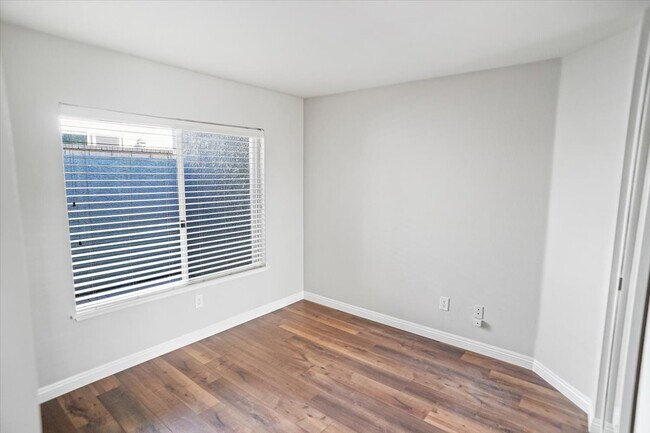 Building Photo - 27221 Camden Pl