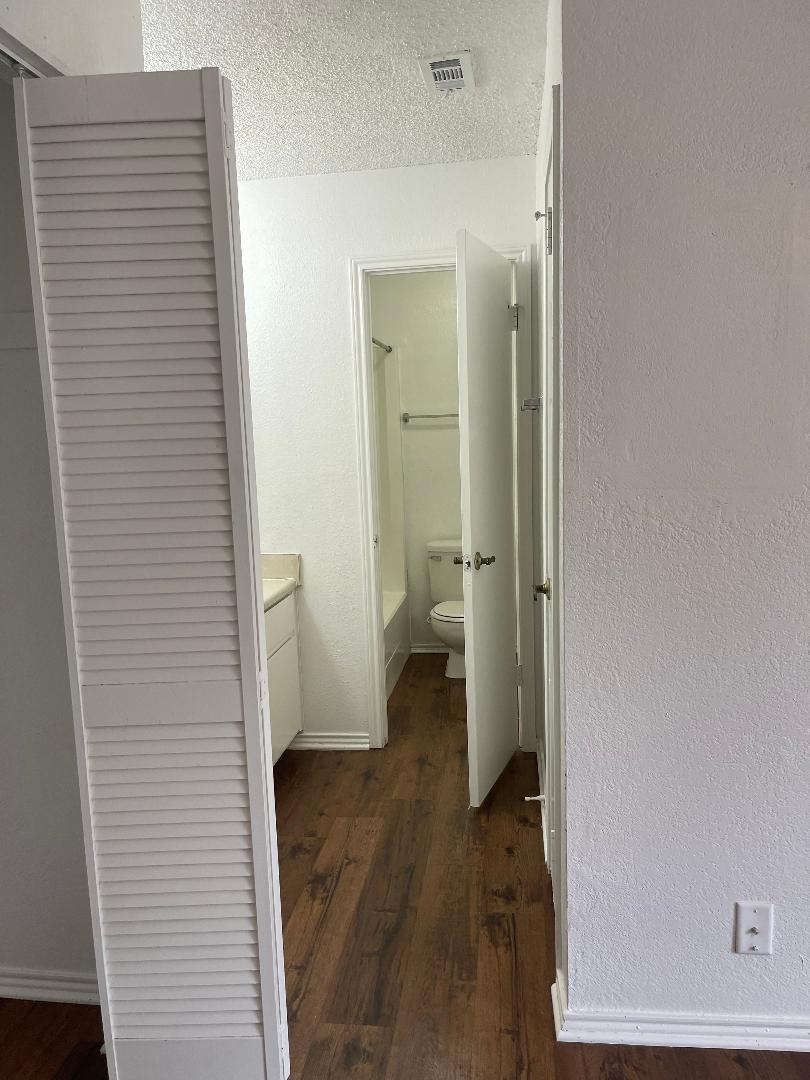 Building Photo - 1007 Spring Loop