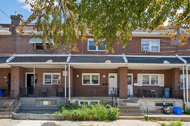 Building Photo - Stylishly Renovated 3-Bedroom Home with Private Patio in Grays Ferry — Accepting ALL PHA voucher ...