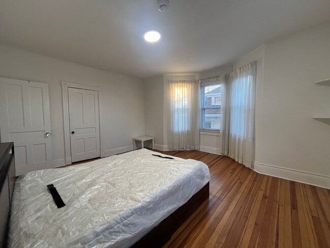 Building Photo - Brookland Grand 4917 sqft 8bd 3.5bth Home | Huge Front Porch | Large Back Yard