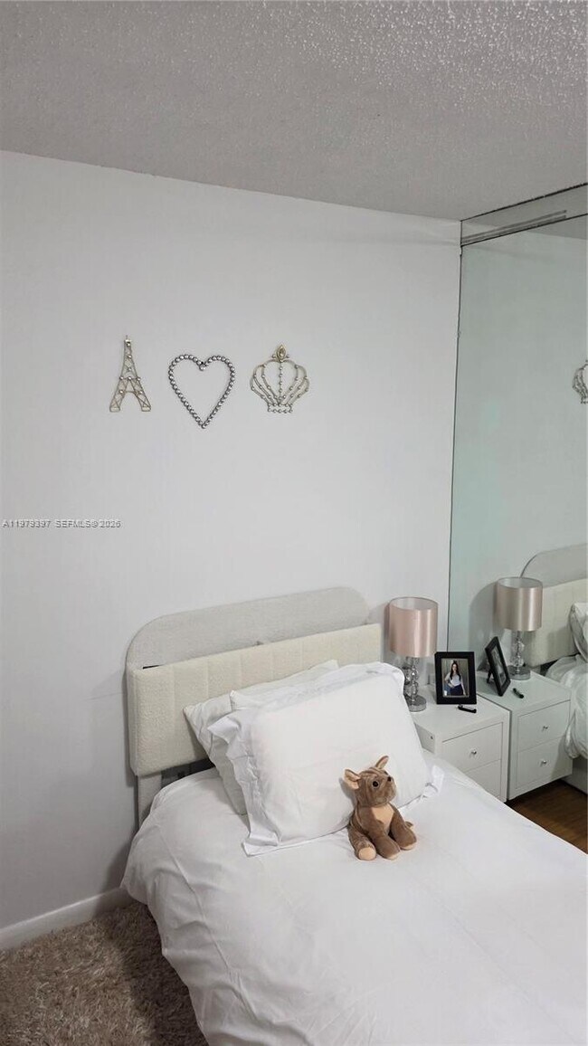 Building Photo - 750 NE 199th St