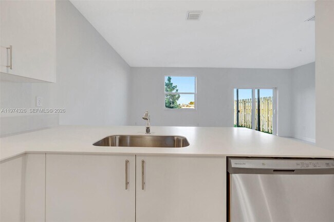 Building Photo - 2574 SE 25th Ct