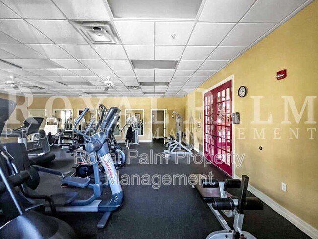 Building Photo - 8550 Kingbird Loop