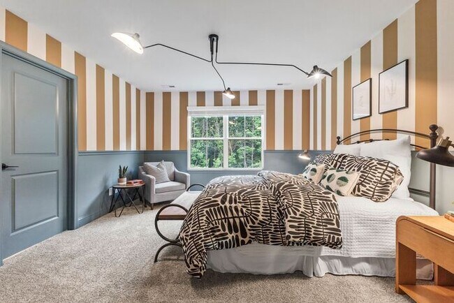 Building Photo - ONE-MONTH FREE RENT Move-Incentitive!!! 3b...