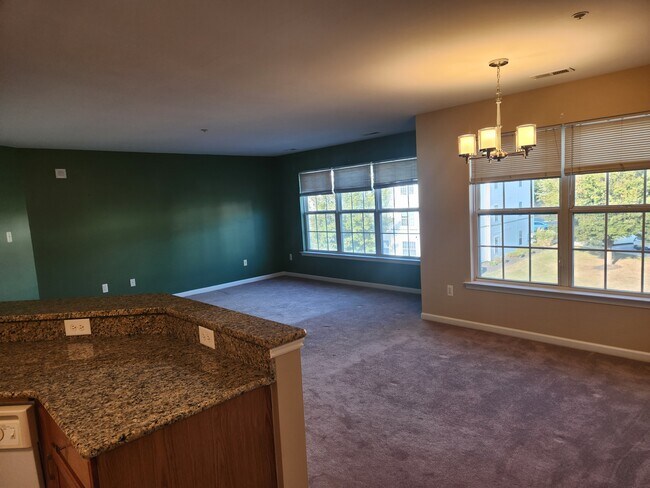 Building Photo - 2026 Windsong Dr