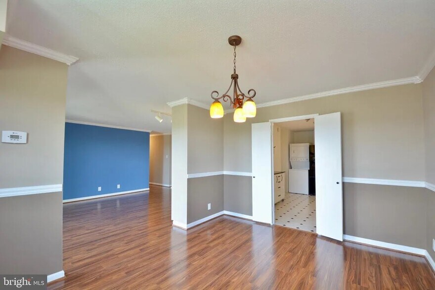 Building Photo - 307 Yoakum Pkwy