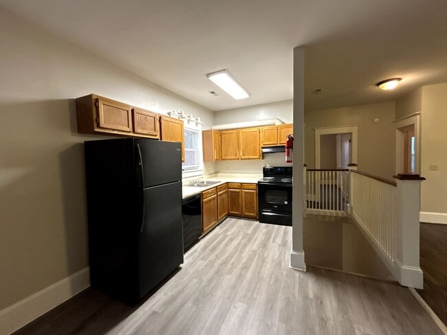 Building Photo - Pre-Leasing for the 26-27 School Year! - J...