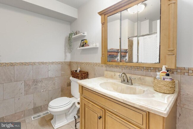 Building Photo - 920 S 16th St