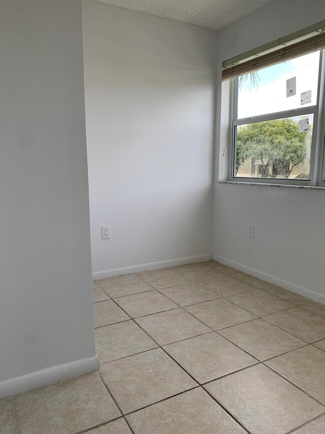 Building Photo - 17500 NW 67th Pl