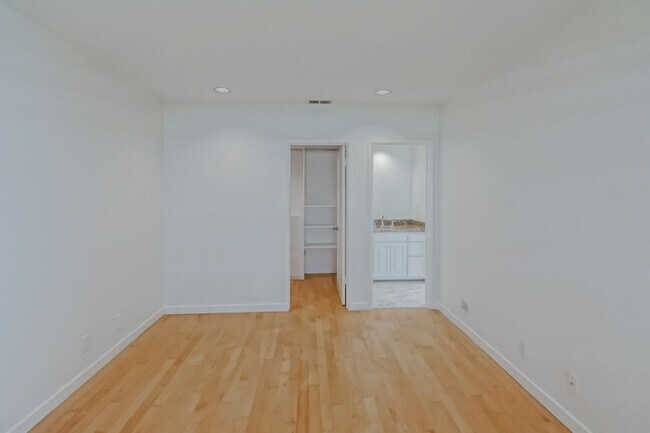 Building Photo - 333 11th St