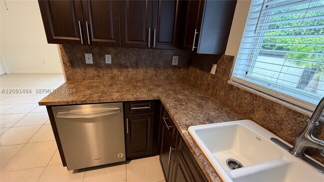 Building Photo - 200 Riverwalk Cir