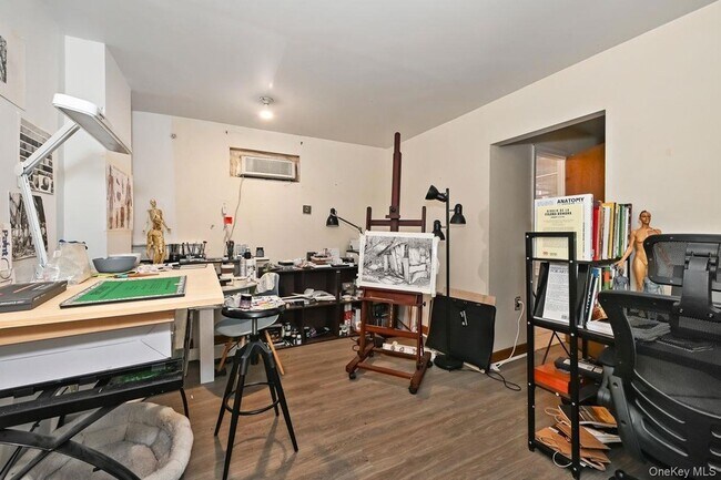 Building Photo - 568 Manville Rd