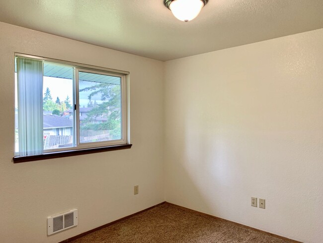 Building Photo - 620 58th Pl SE