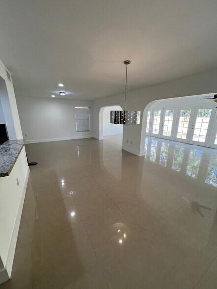 Building Photo - 1060 SW 111th Way