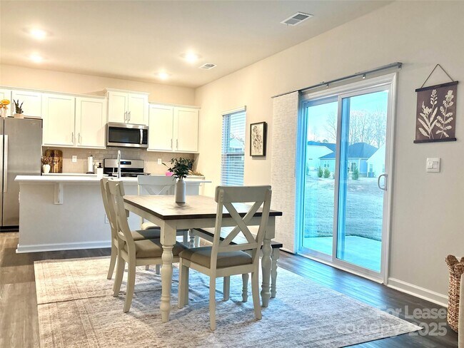 Building Photo - 3667 Mercer St