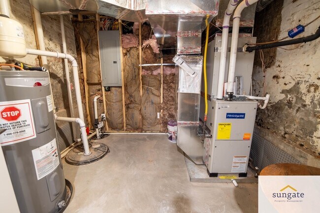 Building Photo - 1125 S Clinton St