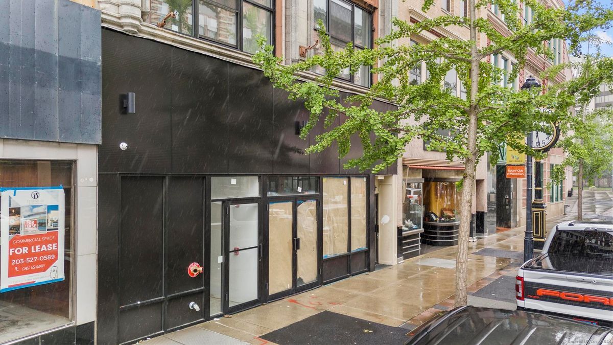 Building Photo - 111 Bank St