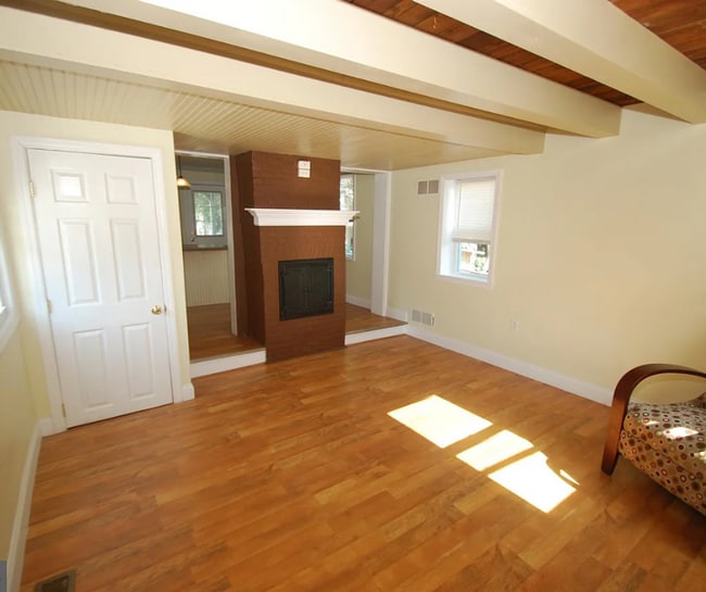 Building Photo - Charming 2-Bedroom Single-Family Home – Pr...