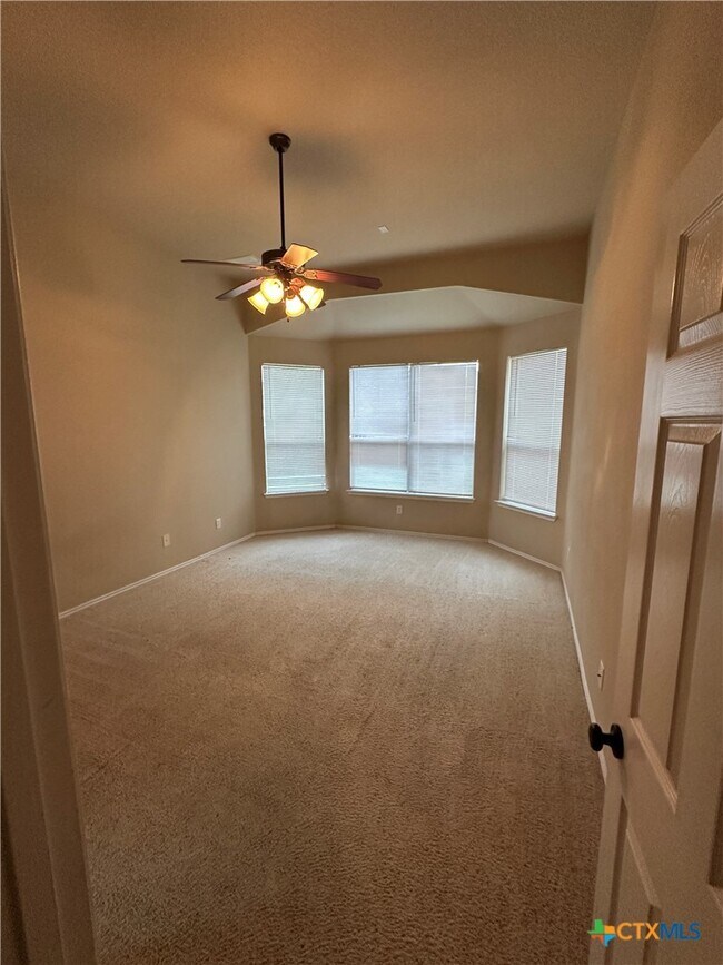 Building Photo - 6808 Rosita Oak Dr