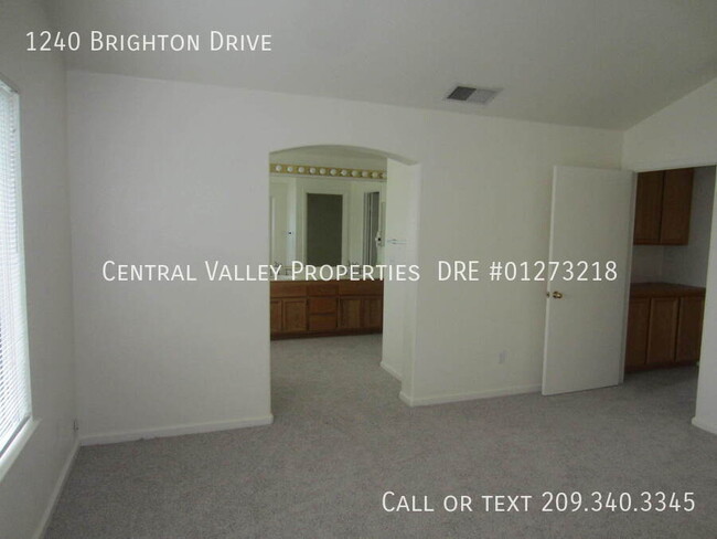 Building Photo - 1240 Brighton Dr