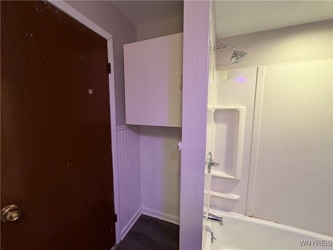 Building Photo - 41 Crestwood Ave