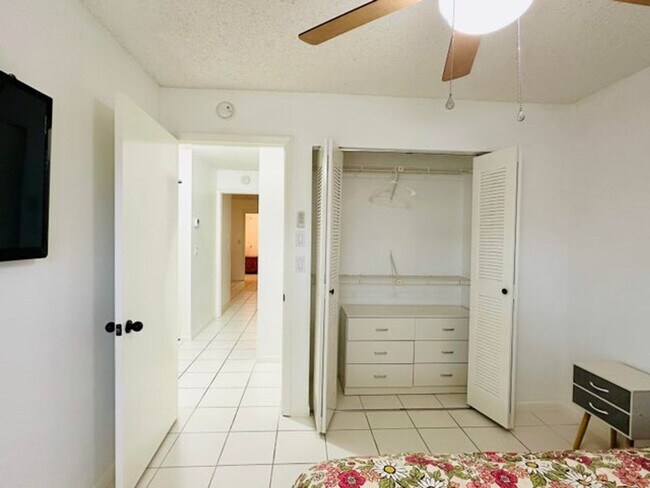 Building Photo - 5077 Forsythia St