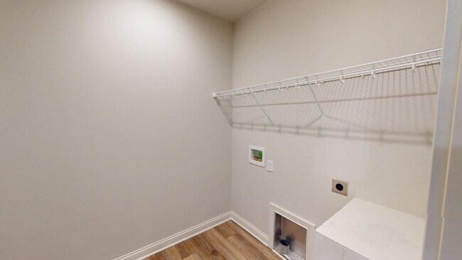 Building Photo - For Lease Large Home with Bonus Room on 1 Acre in Country