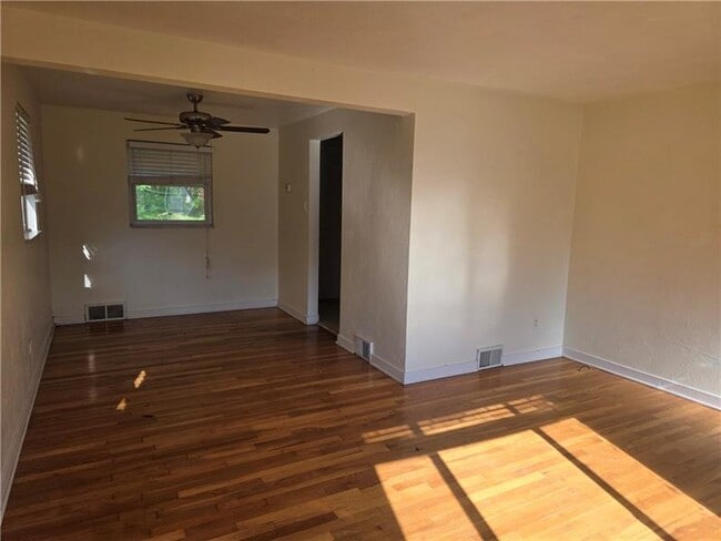 Building Photo - 416 Jacobson Dr