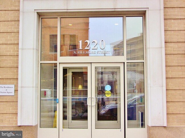 Building Photo - 1220 N Fillmore St