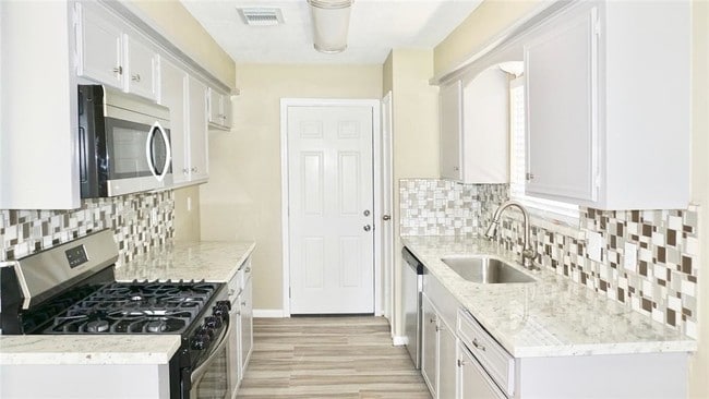 Building Photo - 7323 Woodoak Dr