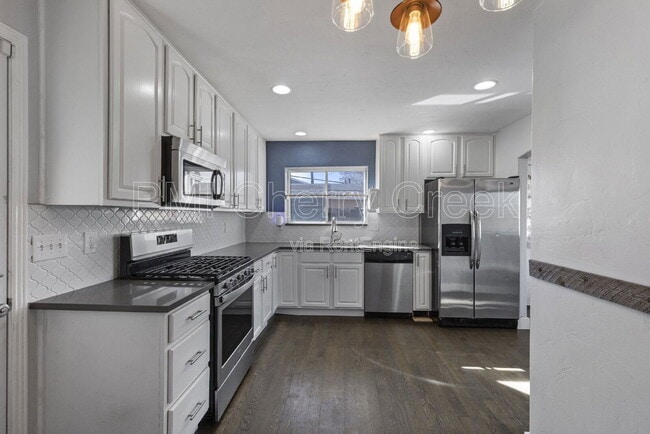 Building Photo - 1010 Newton St