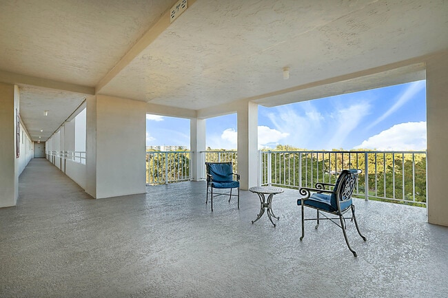 Building Photo - 575 Oaks Ln