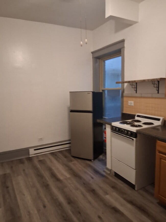 Building Photo - 3920 N Broadway