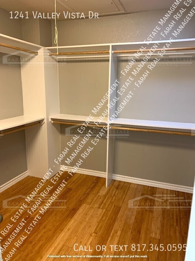 Building Photo - 1241 Valley Vista Dr