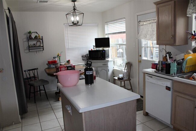 Building Photo - 810 Minturn Ln