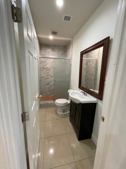 Building Photo - 19158 Schoenborn St