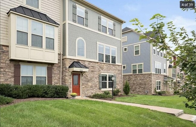 Building Photo - 16621 Gossamer Dr