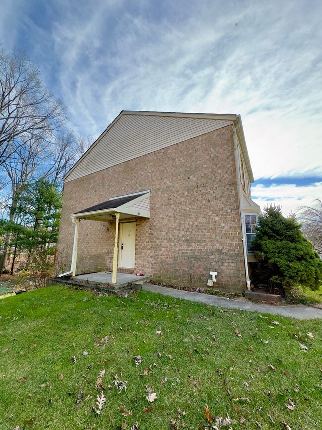 Building Photo - Spacious 4Bed/3.5Bath in Woodlawn